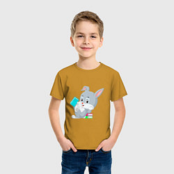 Футболка хлопковая детская Кролик с книгами, цвет: горчичный — фото 2