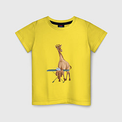 Детская футболка Жираф гладит утюгом одежду