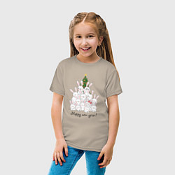 Футболка хлопковая детская Кролики и новогодняя елка, цвет: миндальный — фото 2