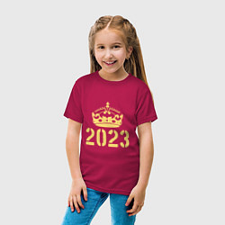 Футболка хлопковая детская Корона 2023, цвет: маджента — фото 2