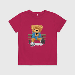 Детская футболка Плюшевый медведь на скамейке