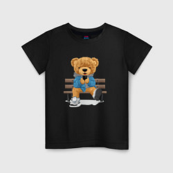 Детская футболка Плюшевый медведь на скамейке