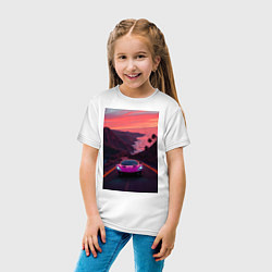 Футболка хлопковая детская Суперкар едет по дороге около океана, цвет: белый — фото 2