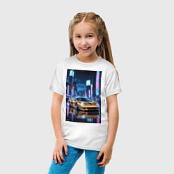 Футболка хлопковая детская Суперкар едет среди небоскребов, цвет: белый — фото 2