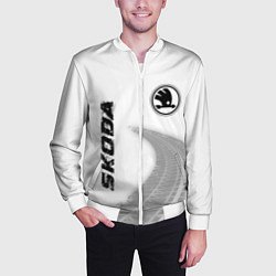 Бомбер мужской Skoda speed на светлом фоне со следами шин: надпис, цвет: 3D-белый — фото 2