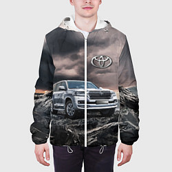Куртка с капюшоном мужская Toyota Land Cruiser 200 среди скал, цвет: 3D-белый — фото 2