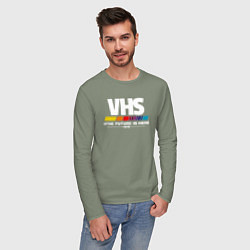 Лонгслив хлопковый мужской VHS retro 1976, цвет: авокадо — фото 2