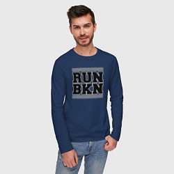 Лонгслив хлопковый мужской Run Brooklyn Nets, цвет: тёмно-синий — фото 2