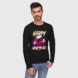 Лонгслив хлопковый мужской Happy New Year Santa Claus with weapon, цвет: черный — фото 2