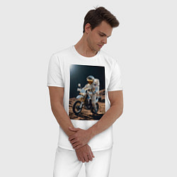 Пижама хлопковая мужская Космонавт ездит на мотоцикле по Луне, цвет: белый — фото 2