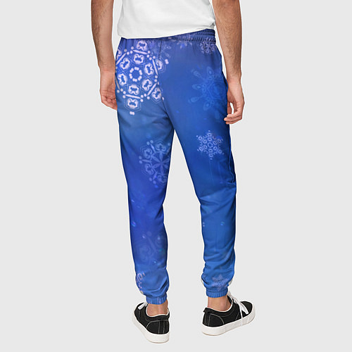 Мужские брюки Декоративные снежинки на фиолетовом / 3D-принт – фото 4