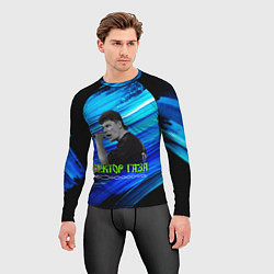 Рашгард мужской Юрий Хой синий фон красками, цвет: 3D-принт — фото 2