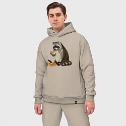 Мужской костюм оверсайз Енот кушает пиццу, цвет: миндальный — фото 2