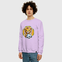 Свитшот хлопковый мужской Львенок и футбольный мяч, цвет: лаванда — фото 2