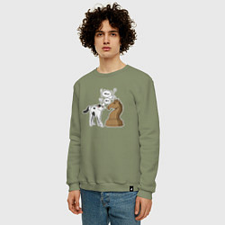 Свитшот хлопковый мужской Кошка Хома и шахматный конь, цвет: авокадо — фото 2