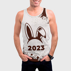 Майка-безрукавка мужская Кролик НГ ободок на светлом, цвет: 3D-белый — фото 2