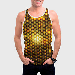 Майка-безрукавка мужская Металлические соты - роскошный блеск золота, цвет: 3D-белый — фото 2