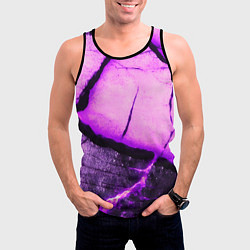 Майка-безрукавка мужская Трещины на абстрактном фиолетовом фоне, цвет: 3D-черный — фото 2