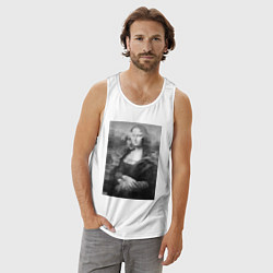 Майка мужская хлопок Черная-белая Мона Лиза с глюками, цвет: белый — фото 2