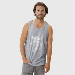 Майка мужская хлопок Рогатый демон с языком, цвет: меланж — фото 2