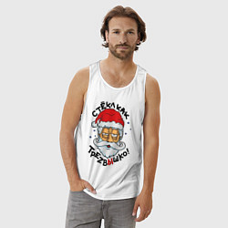 Майка мужская хлопок Пьяный дед мороз, цвет: белый — фото 2