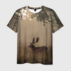 Мужская футболка Олень в лесу в лучах солнца