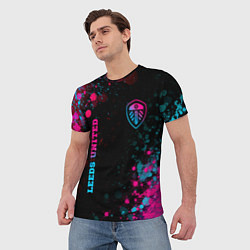 Футболка мужская Leeds United - neon gradient: символ и надпись вер, цвет: 3D-принт — фото 2