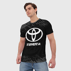Футболка мужская Toyota speed на темном фоне со следами шин, цвет: 3D-принт — фото 2