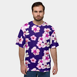 Футболка оверсайз мужская Цветы Розовые Гибискус На Синем Фоне, цвет: 3D-принт — фото 2