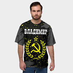 Футболка оверсайз мужская Имя Владимир и желтый символ СССР со звездой, цвет: 3D-принт — фото 2