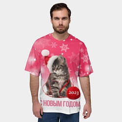 Футболка оверсайз мужская Новогодний котенок на розовом фоне, цвет: 3D-принт — фото 2