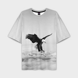 Мужская футболка оверсайз Орёл в облаках черно-белый