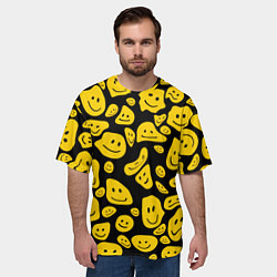 Футболка оверсайз мужская Расплывающиеся смайлы на черном, цвет: 3D-принт — фото 2