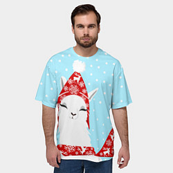 Футболка оверсайз мужская Лама - альпака в шапочке зимой, цвет: 3D-принт — фото 2