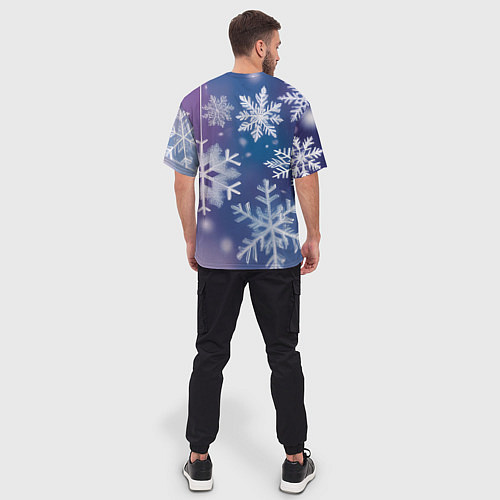 Мужская футболка оверсайз Снежинки на фиолетово-синем фоне / 3D-принт – фото 4