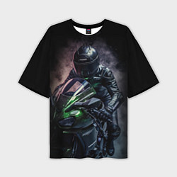 Мужская футболка оверсайз Мотоциклист на спортивном байке черный фон