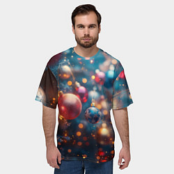 Футболка оверсайз мужская Красные и синие шары на фоне елки, цвет: 3D-принт — фото 2