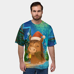 Футболка оверсайз мужская Новогодняя лошадка жует елочные ветки, цвет: 3D-принт — фото 2