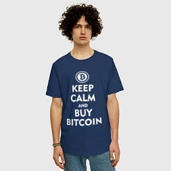 Футболка оверсайз мужская Keep Calm & Buy Bitcoin, цвет: тёмно-синий — фото 2