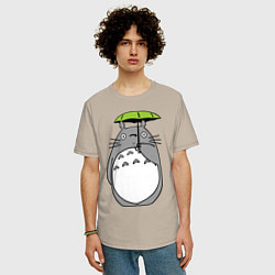 Футболка оверсайз мужская Totoro с зонтом, цвет: миндальный — фото 2