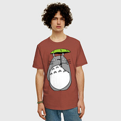 Футболка оверсайз мужская Totoro с зонтом, цвет: кирпичный — фото 2