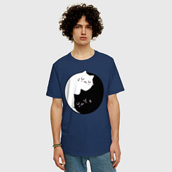 Футболка оверсайз мужская Yin and Yang cats, цвет: тёмно-синий — фото 2
