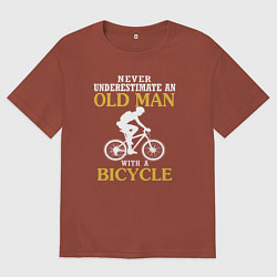 Мужская футболка оверсайз Никогда не недооценивайте старика с велосипедом