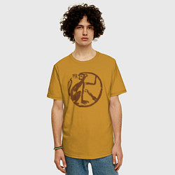 Футболка оверсайз мужская Зодиакальная обезьяна - наскальный рисунок, цвет: горчичный — фото 2