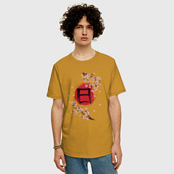 Футболка оверсайз мужская Цветущая сакура и красный круг с японским иероглиф, цвет: горчичный — фото 2