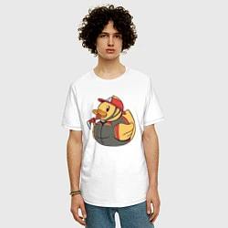 Футболка оверсайз мужская Резиновая утка пожарный, цвет: белый — фото 2