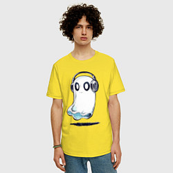 Футболка оверсайз мужская Прикольный призрак в наушниках, цвет: желтый — фото 2