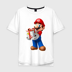 Футболка оверсайз мужская Марио держит подарок, цвет: белый