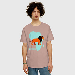 Футболка оверсайз мужская Лев из Африки, цвет: пыльно-розовый — фото 2