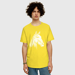 Футболка оверсайз мужская Голова белой лошади, цвет: желтый — фото 2